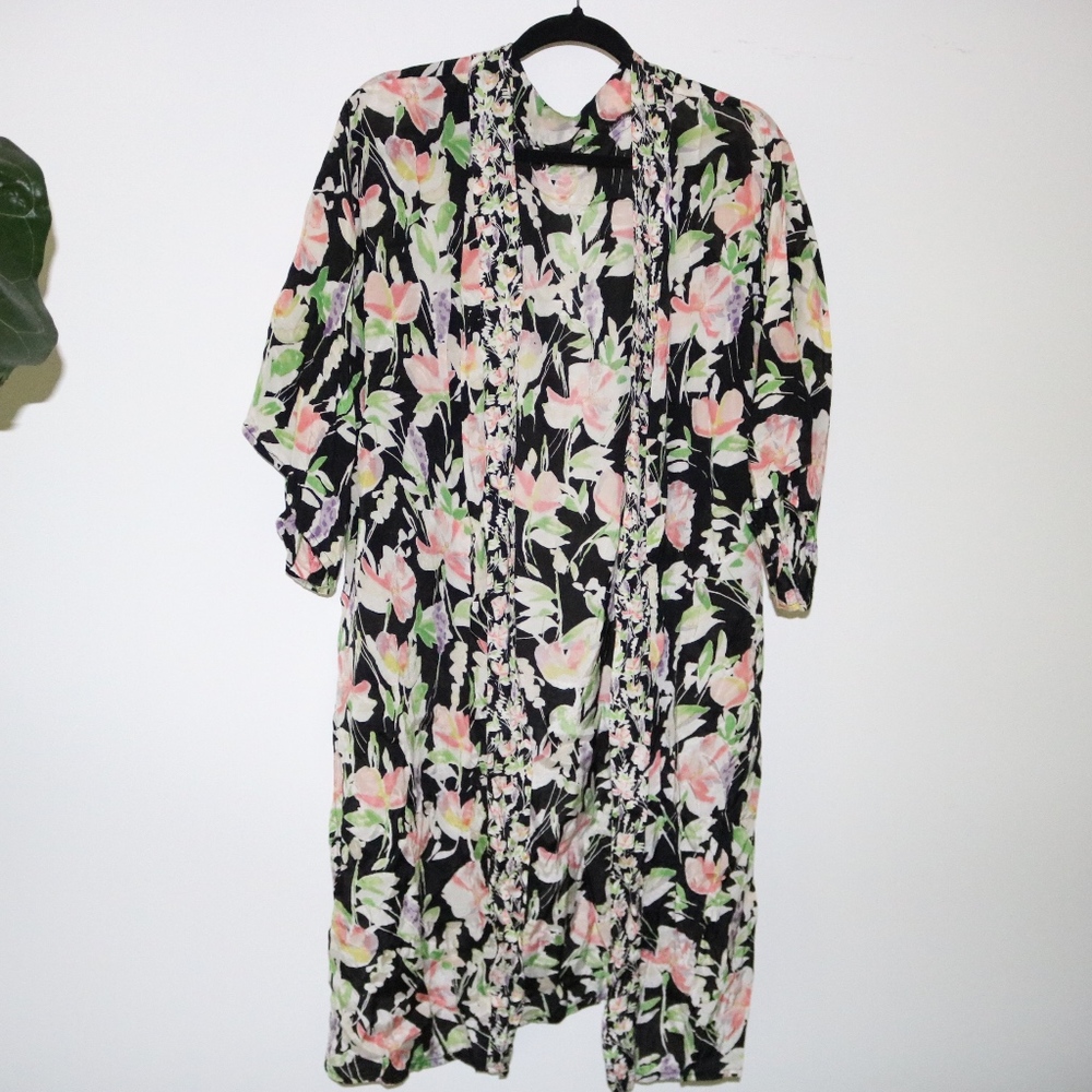 FLOREAT ANTHROPOLOGIE Long Black Floral Kimono